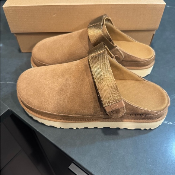UGG Goldenstar Brown Clogs - Picture 1 of 6